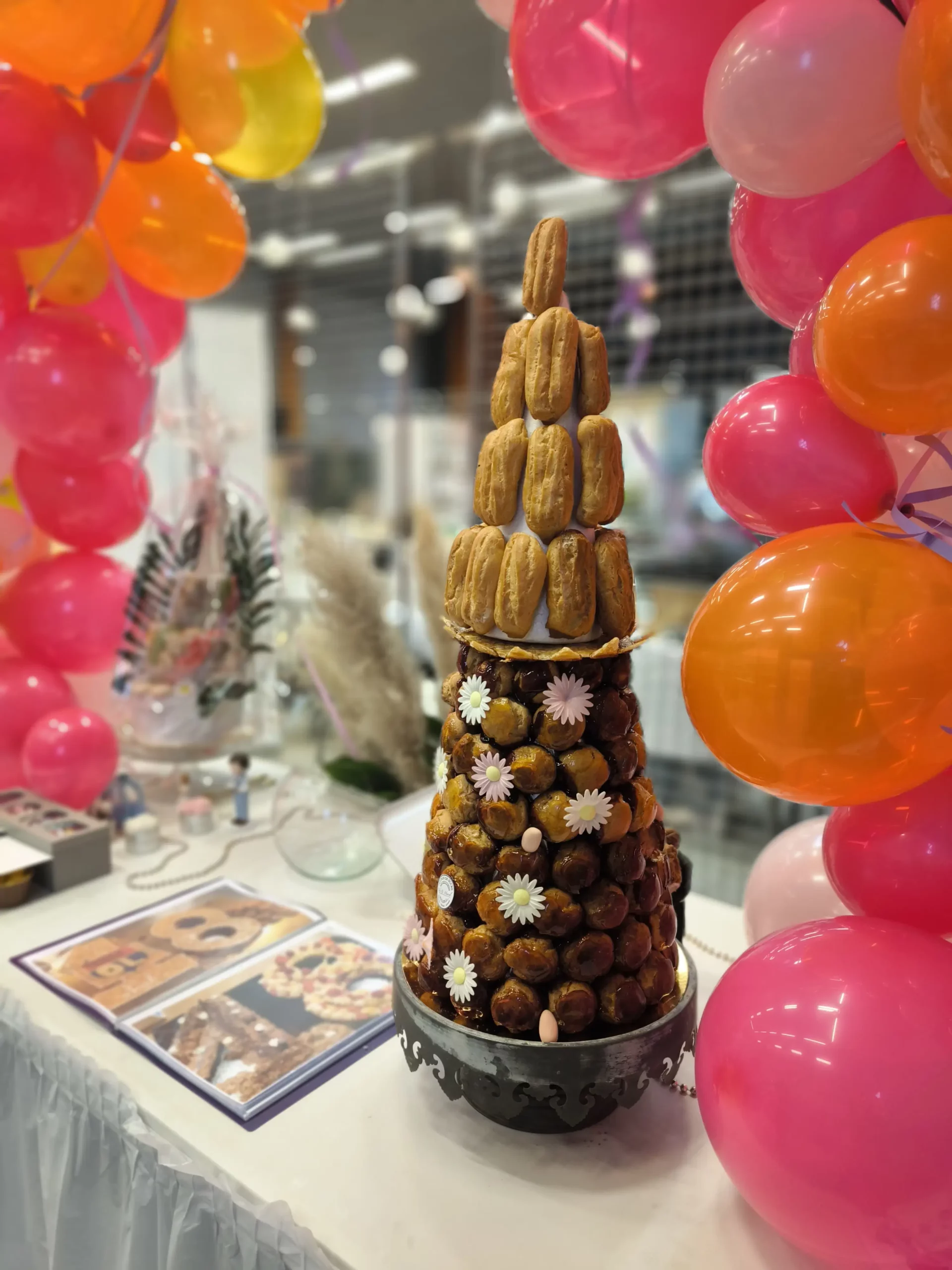 Pièce montée en choux d'un artisan pâtissier local, Au Pain de Sucre salon de Saint-Genis-les-Ollières