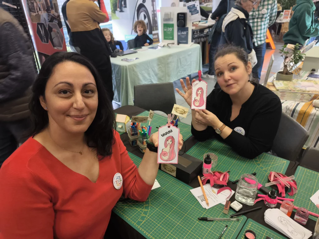 Atelier scrapbooking En Scrap'Arence et ses créations octobre rose au salon de Saint-Genis-les-Ollières